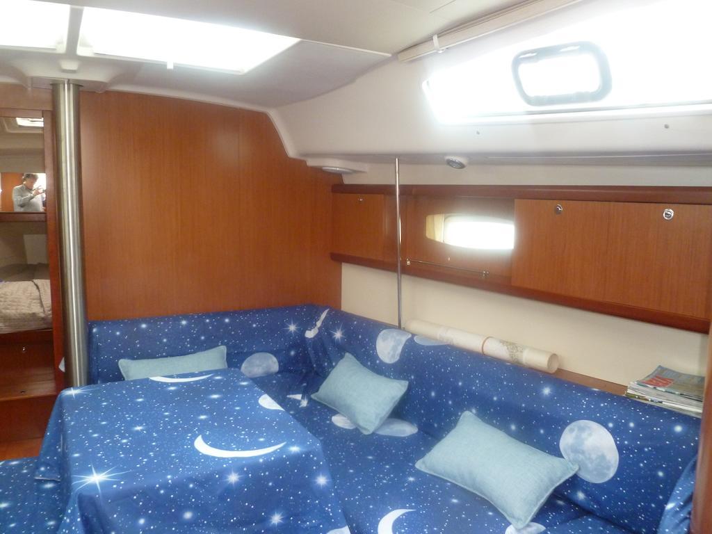 Le Vele Sailing Boat Botel